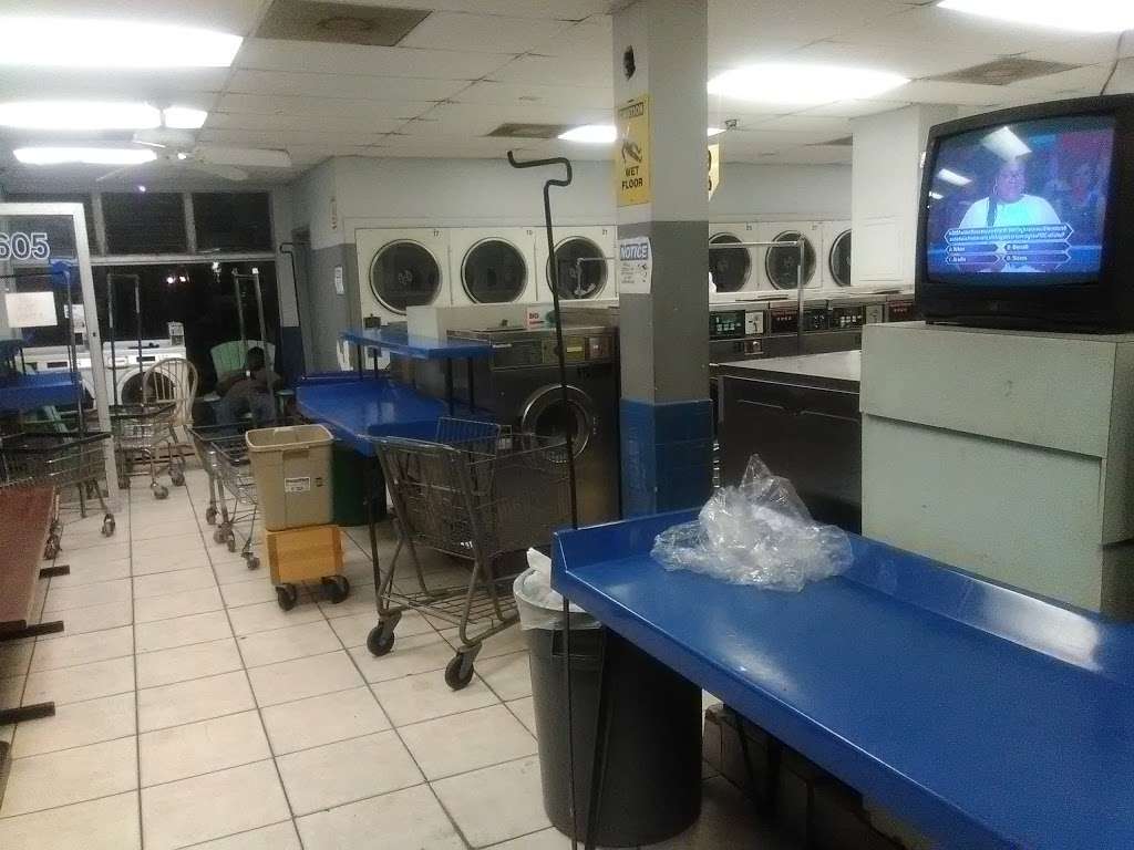 Bubbles Laundry 24 Hours Laundry | 2605 N Andrews Ave, Wilton Manors, FL 33311, USA | Phone: (954) 564-1818