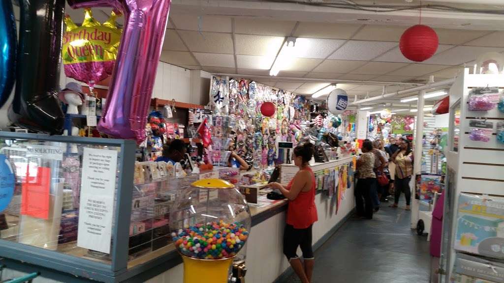 Fulton Paper & Party Supplies | 1006 W 27th St, Wilmington, DE 19802, USA | Phone: (302) 594-0400