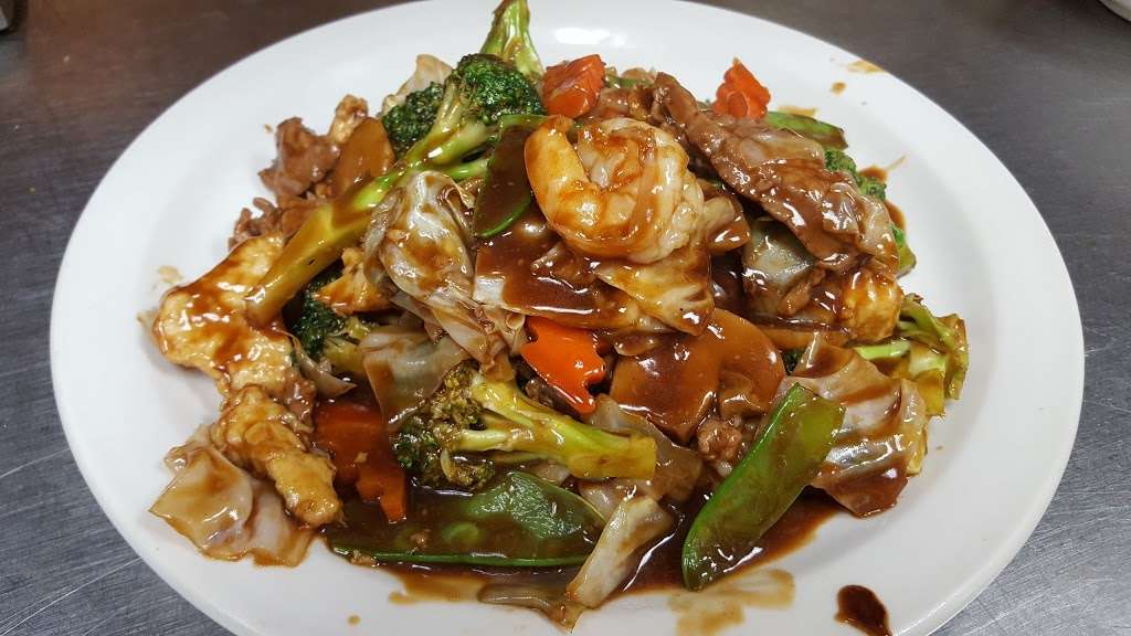 Cantonese House Chinese Restaurant | 1300 15th Ave, Union Grove, WI 53182, USA | Phone: (262) 878-3900