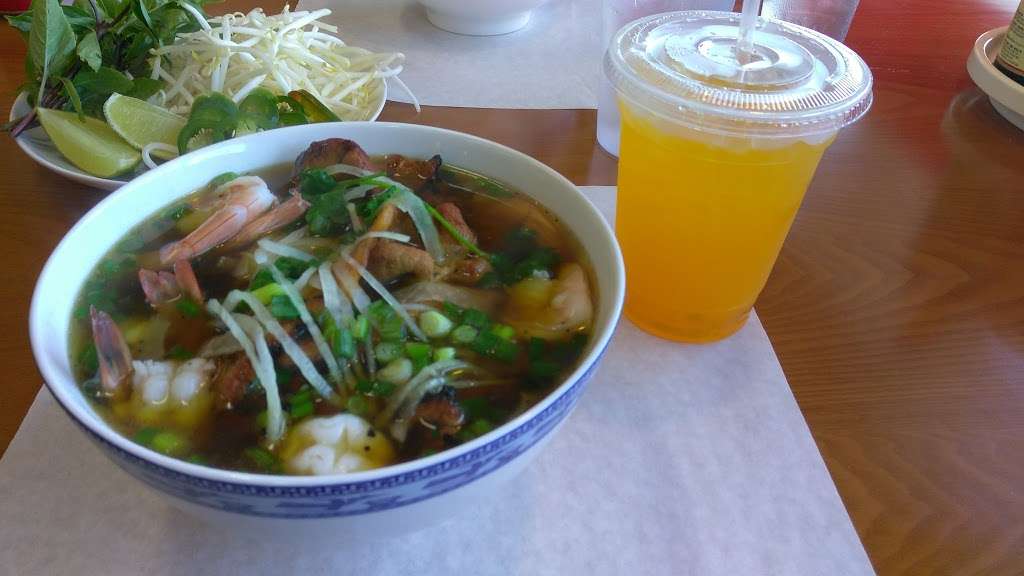 Pho B | 9048 Adams Ave, Huntington Beach, CA 92646, USA | Phone: (714) 965-1695