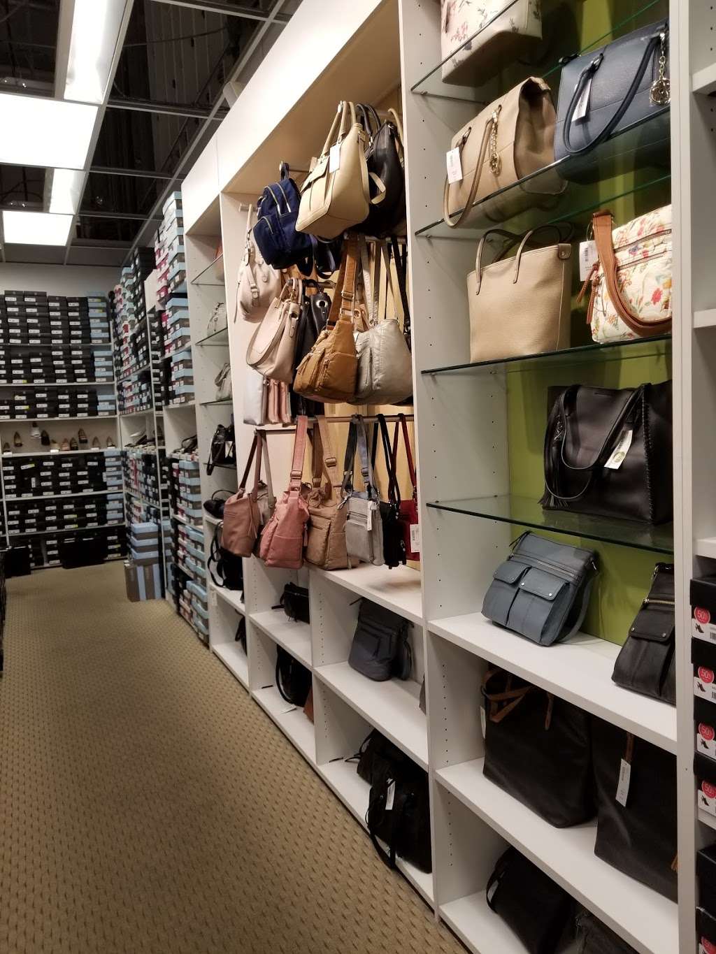 naturalizer shoes outlet near me