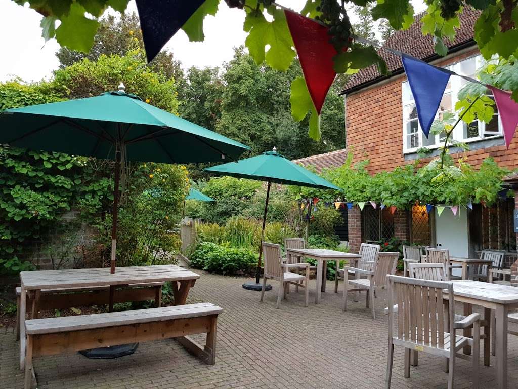 The Castle Inn Pub | Chiddingstone Road, Chiddingstone TN8 7AH, UK | Phone: 01892 870371