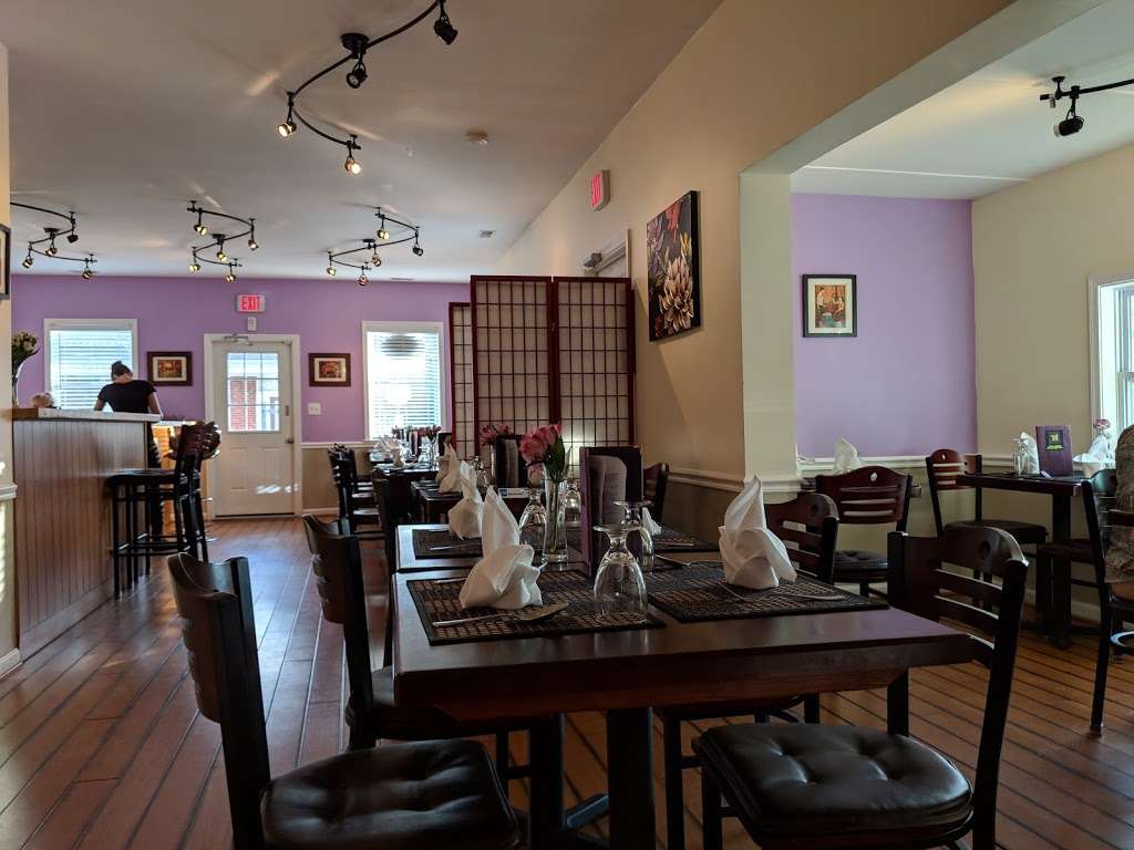 Thaiverse Restaurant | 19 E Broad Way, Lovettsville, VA 20180, USA | Phone: (703) 628-2444