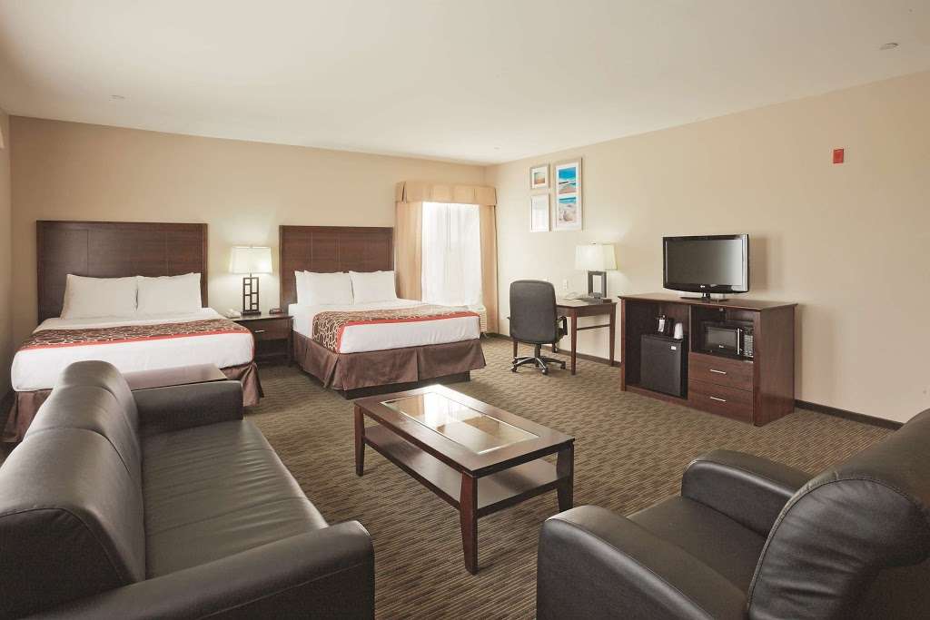 La Quinta Inn & Suites by Wyndham Inglewood | 3945 W Imperial Hwy, Inglewood, CA 90303, USA | Phone: (310) 680-3333