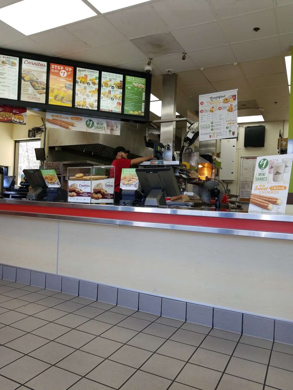 Del Taco | 3864 Sierra Ave, Fontana, CA 92336, USA | Phone: (909) 823-4935