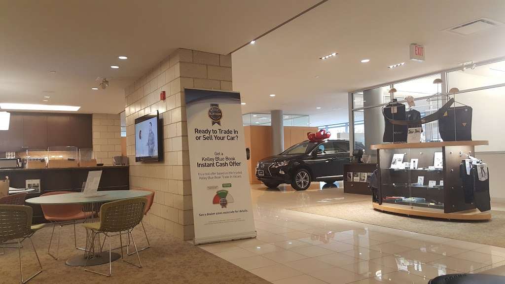 Woodfield Lexus | 350 E Golf Rd, Schaumburg, IL 60173, USA | Phone: (888) 221-8200