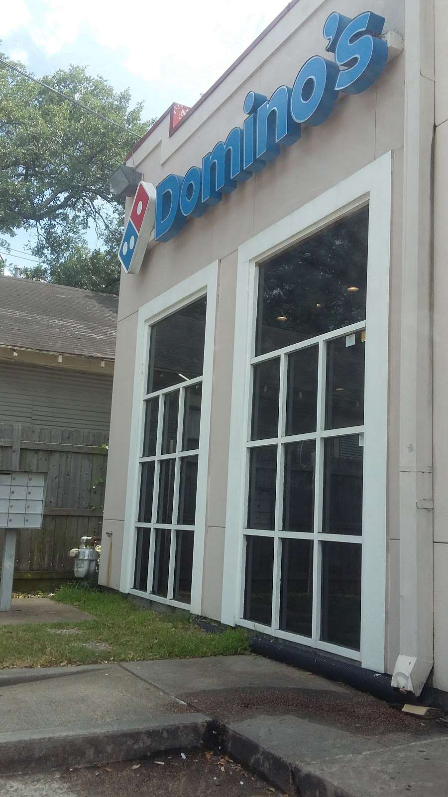 Dominos Pizza | 3209 Houston Ave, Houston, TX 77009, USA | Phone: (713) 868-3030