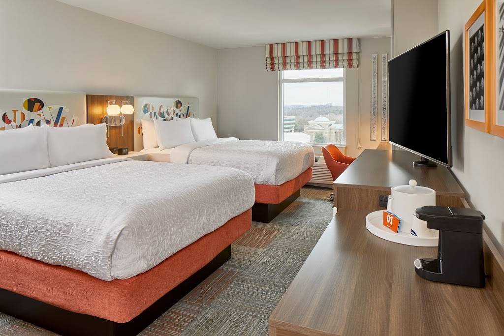 Hampton Inn & Suites Atlanta Midtown | 1231 W Peachtree St NE, Atlanta, GA 30309, USA | Phone: (404) 685-3690