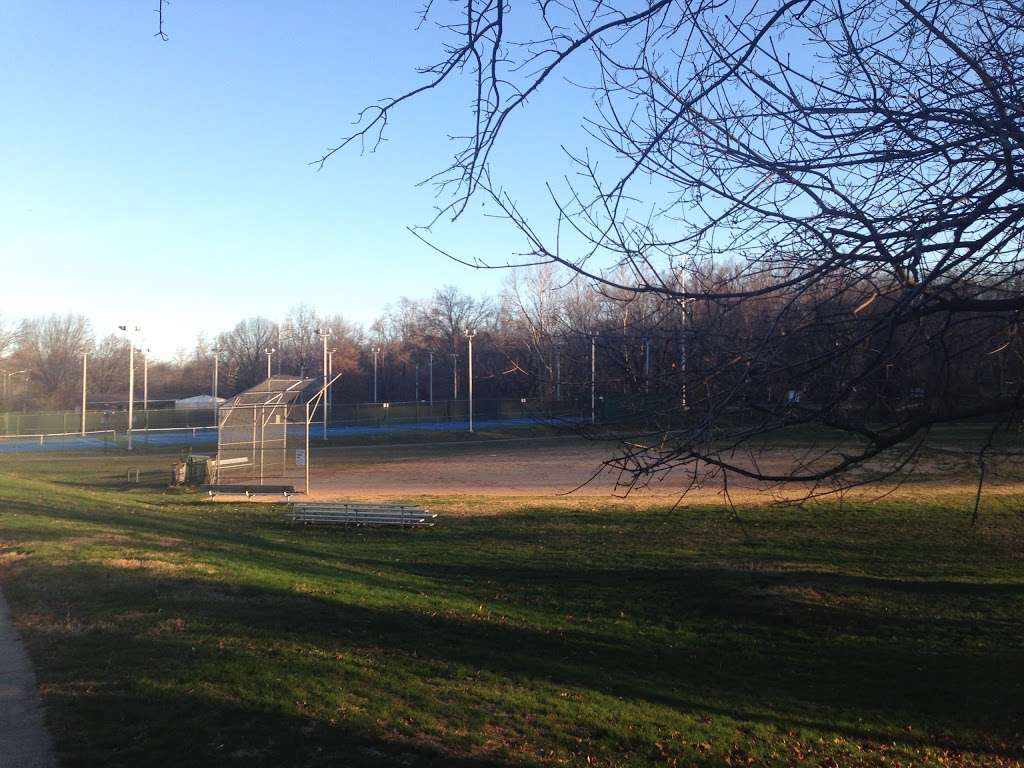 Bluemount Park: Ashers Baseball Field | 511 N Manchester St, Arlington, VA 22203