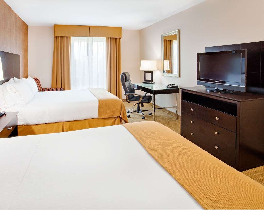 Holiday Inn Express & Suites Lebanon | 2205 E Cumberland St, Lebanon, PA 17046, USA | Phone: (717) 273-9800