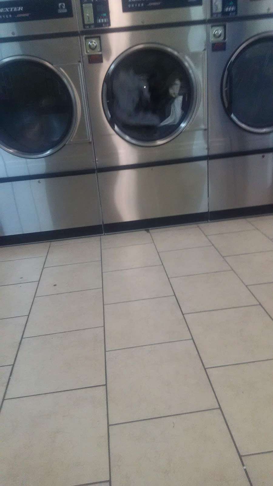 U Wash Laundromat | 911b S Broadway St, La Porte, TX 77571, USA | Phone: (281) 470-2263