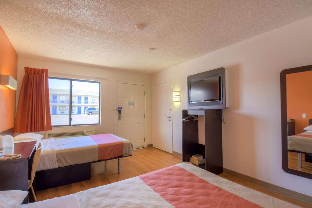 Motel 6 Las Vegas - I-15 | 5085 Dean Martin Dr, Las Vegas, NV 89118, USA | Phone: (702) 739-6747