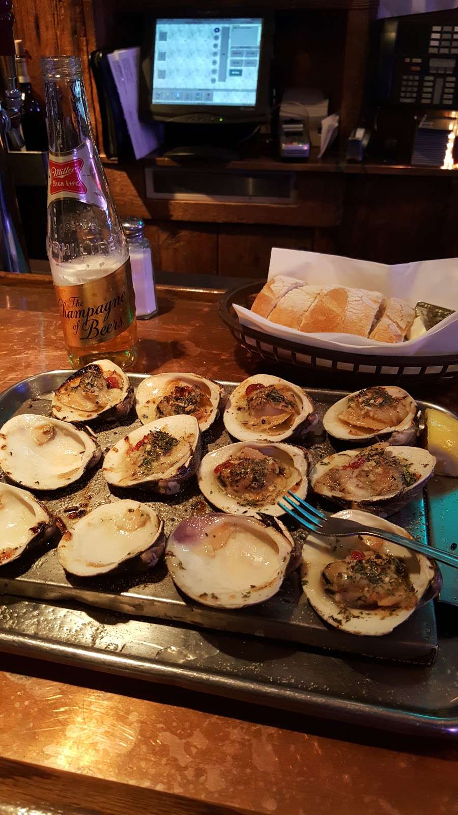 Clam Tavern | 339 E Broadway Ave, Clifton Heights, PA 19018, USA | Phone: (610) 623-9537
