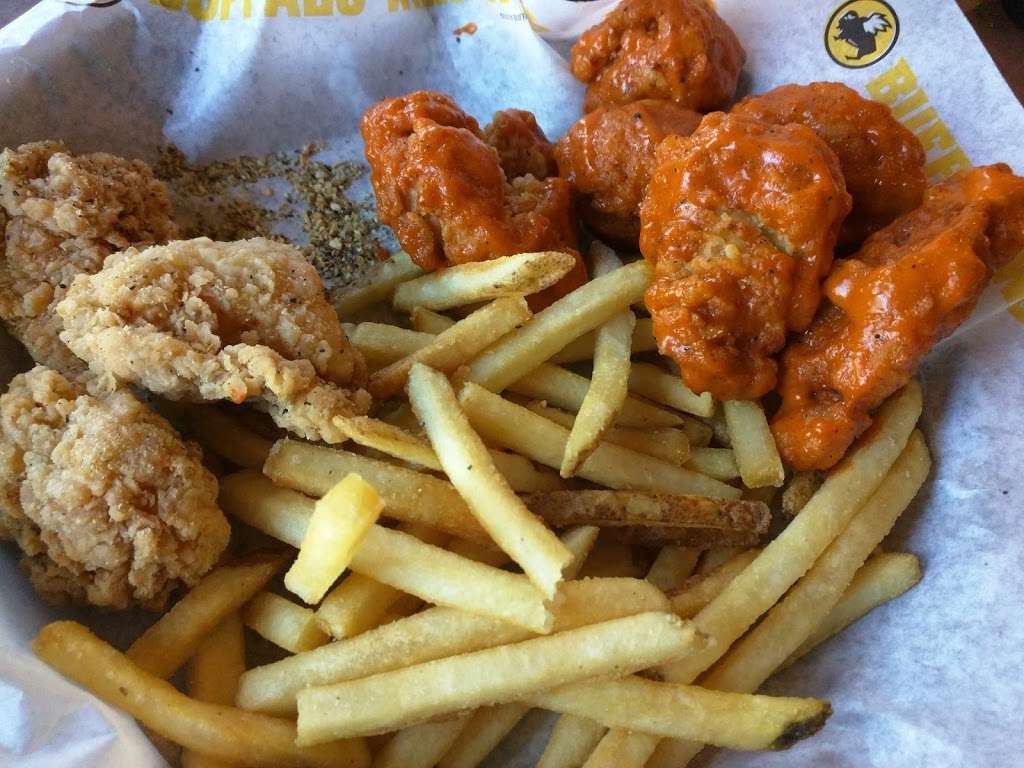 Buffalo Wild Wings | 3939 Washington Ave #100, Houston, TX 77007, USA | Phone: (832) 356-2980