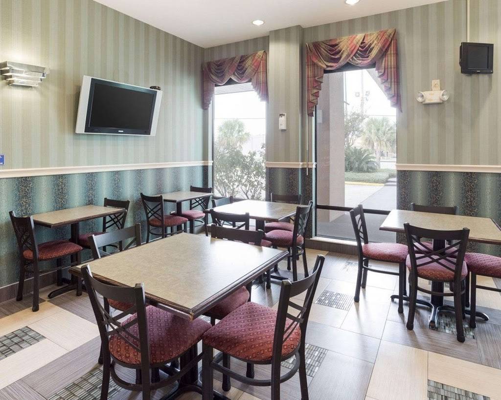 Econo Lodge | 4940 Chef Menteur Hwy, New Orleans, LA 70126, USA | Phone: (504) 940-5550