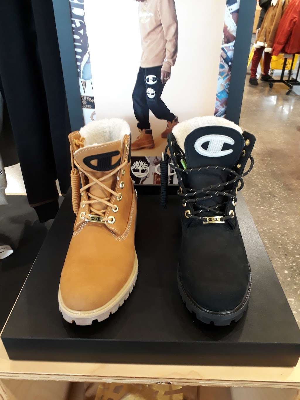 Footaction | 112 W 87th St Ste L3-L4, Chicago, IL 60620, USA | Phone: (773) 224-3258