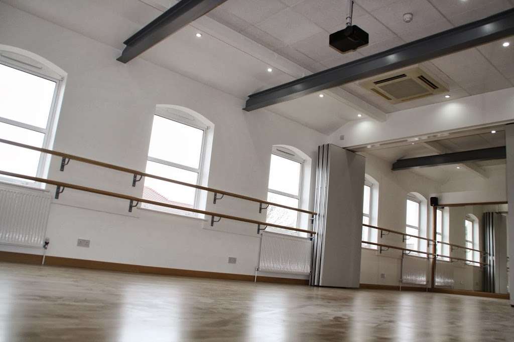 Chantry Studios | 20 Chantry Ln, Bromley BR2 9QL, UK | Phone: 07985 560879