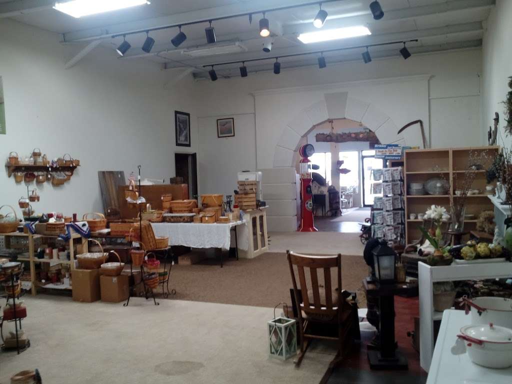 Good Ole days Antiques and More | 24260 IN-37, Noblesville, IN 46060, USA | Phone: (765) 734-1006