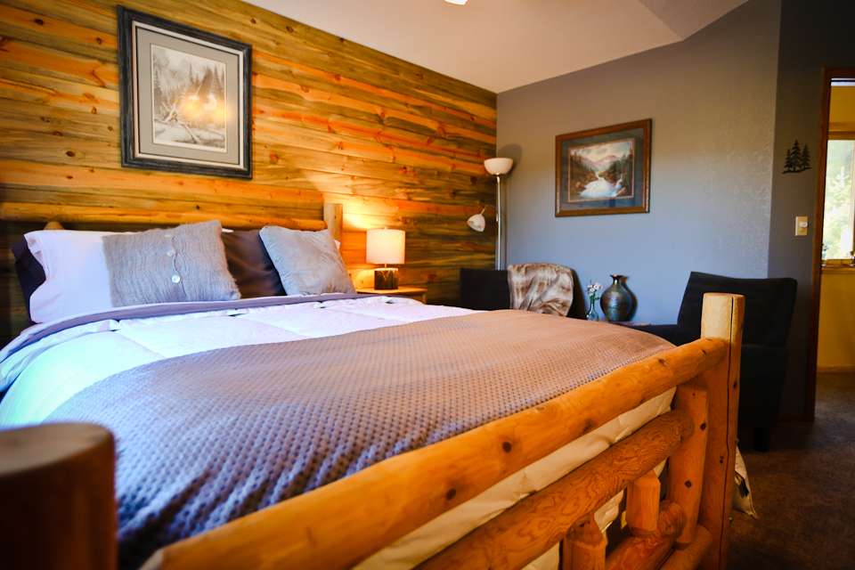 Mountain Bounty Bed and Breakfast | 30500 US-40, Evergreen, CO 80439 | Phone: (720) 938-2413