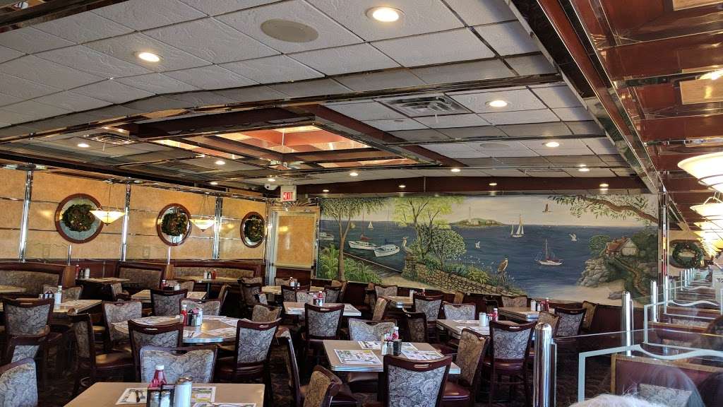 Lindencrest Diner Inc | 330 W Montauk Hwy, Lindenhurst, NY 11757, USA | Phone: (631) 226-1010