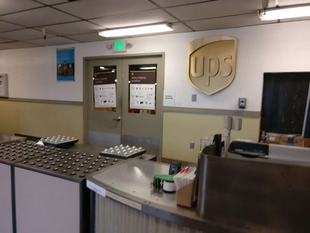 UPS South San Francisco Customer Center | 657 Forbes Blvd, South San Francisco, CA 94080, USA | Phone: (800) 742-5877