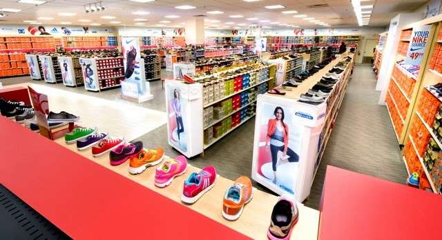 Famous Footwear Outlet | ROCKVALE SQUARE OUTLETS, 35 S Willowdale Dr SUITE 212, Lancaster, PA 17602, USA | Phone: (717) 224-2000