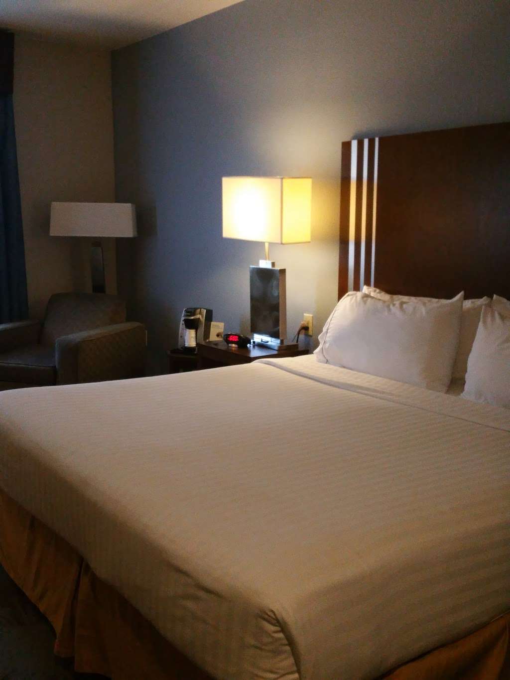 Holiday Inn Express & Suites San Antonio NW Near Seaworld | 9536 Amelia Pass, San Antonio, TX 78254, USA | Phone: (210) 684-7666