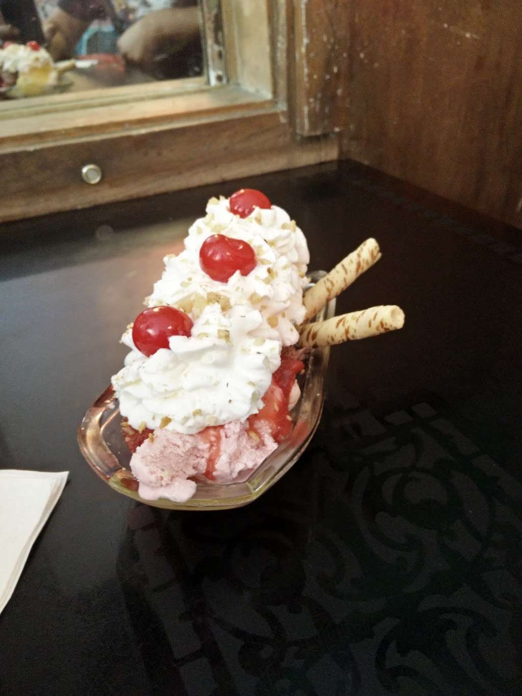 J. Laubers Ice Cream Parlor | 2010 Church St, East Troy, WI 53120, USA | Phone: (262) 642-3679