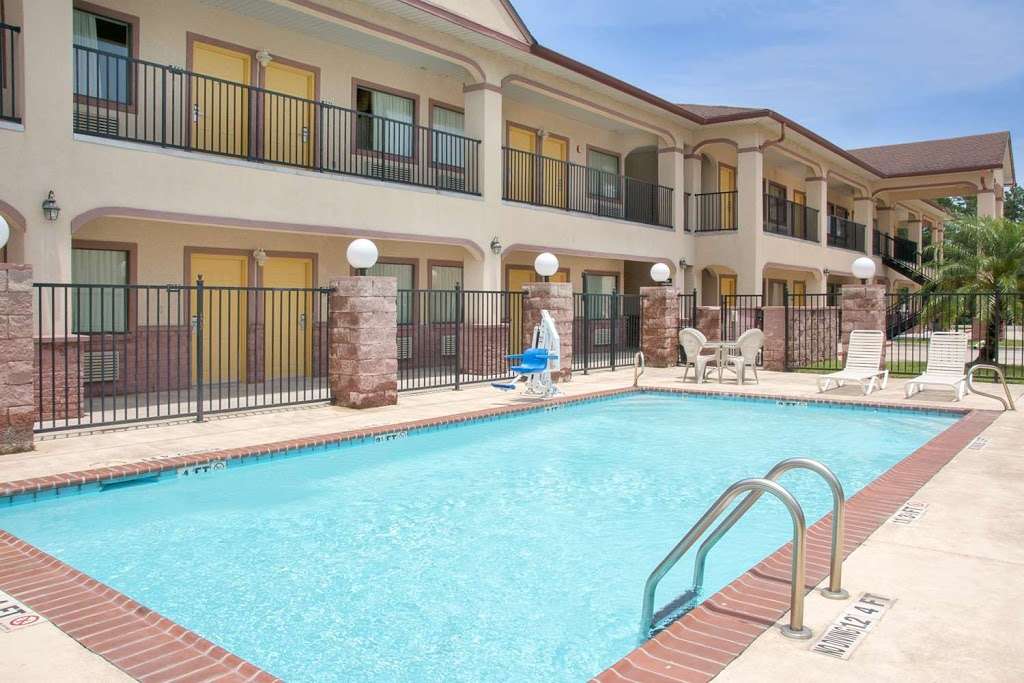 Super 8 by Wyndham Humble | 20118 Eastway Village Dr, Humble, TX 77338, USA | Phone: (281) 446-8858