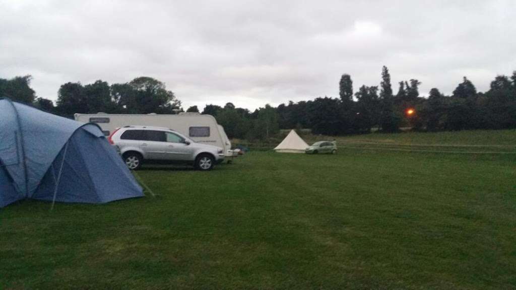 Woollett Hall Farm Camping | Woollett Hall Farm, N Cray Rd, Sidcup DA14 5ET, UK | Phone: 020 8300 2103