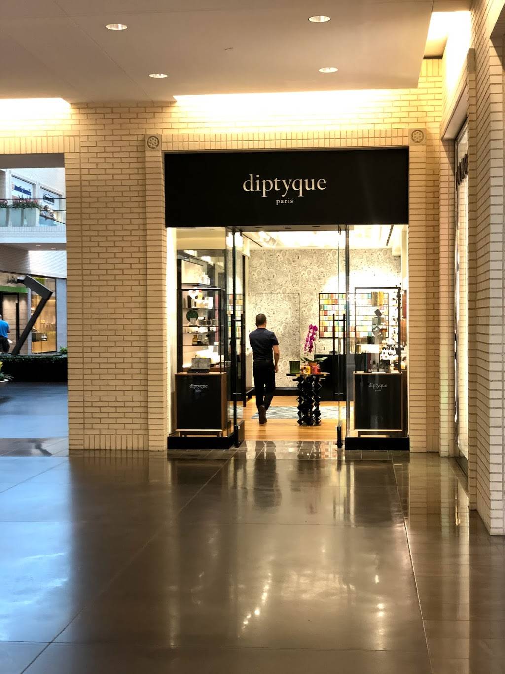 diptyque Paris | 8687 North Central Expwy R1-1459, Dallas, TX 75225 | Phone: (214) 987-1799