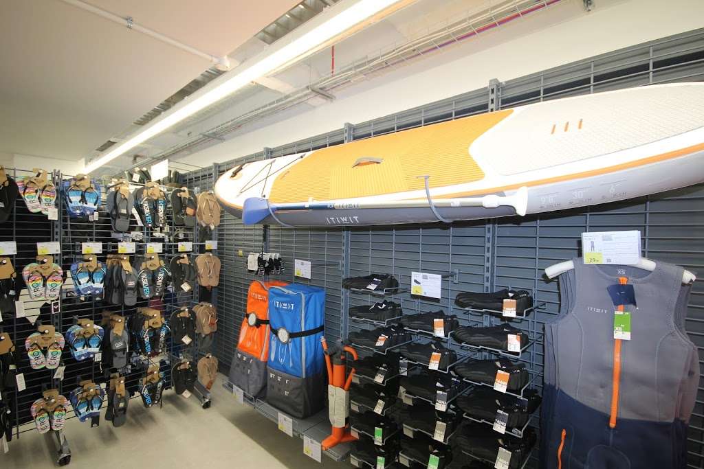 Decathlon High Street Kensington | 146-158 Kensington High St, Kensington, London W8 7RL, UK | Phone: 07483 051426