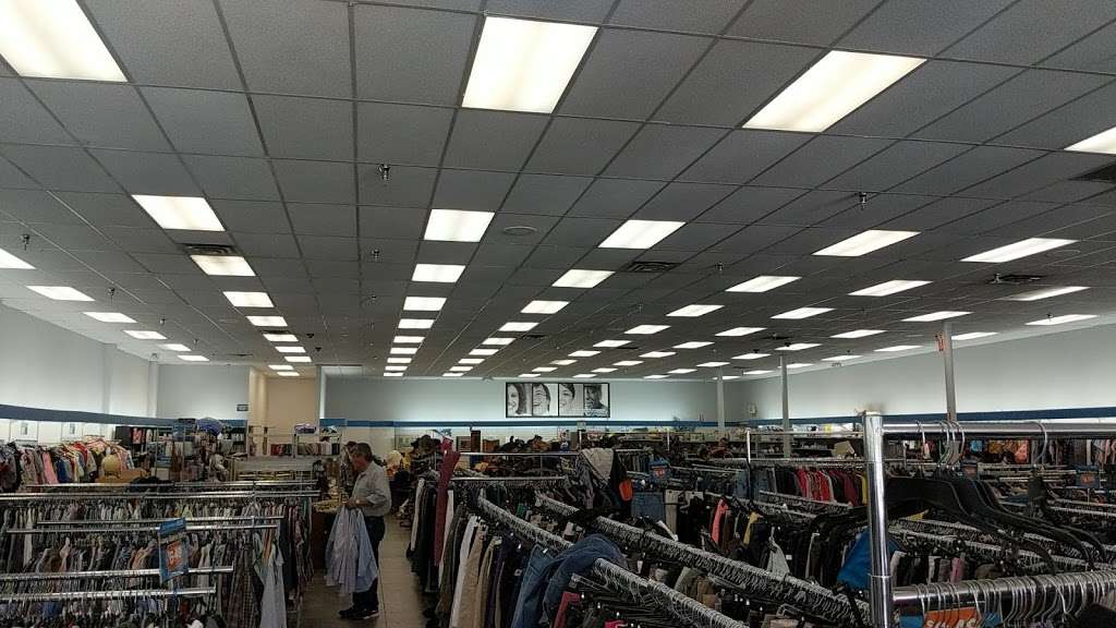Goodwill Southern California Store & Donation Center | 2728, 6545 Foothill Blvd, Tujunga, CA 91042 | Phone: (818) 353-9350