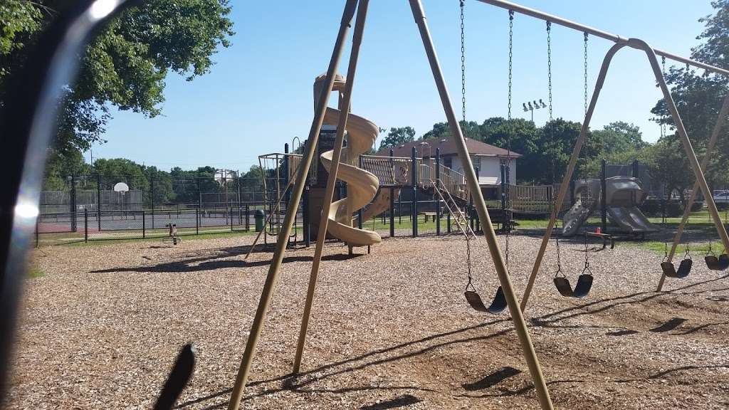 Terry Farrell Park | Wolf Hill Road and, Old Country Rd, Huntington Station, NY 11746, USA | Phone: (631) 351-3089