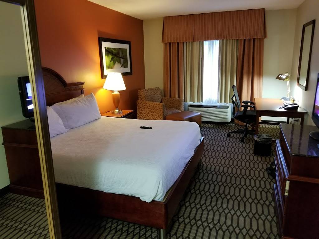 Hilton Garden Inn Birmingham/Lakeshore Drive | 520 Wildwood Cir N Drive, Birmingham, AL 35209 | Phone: (205) 314-0274