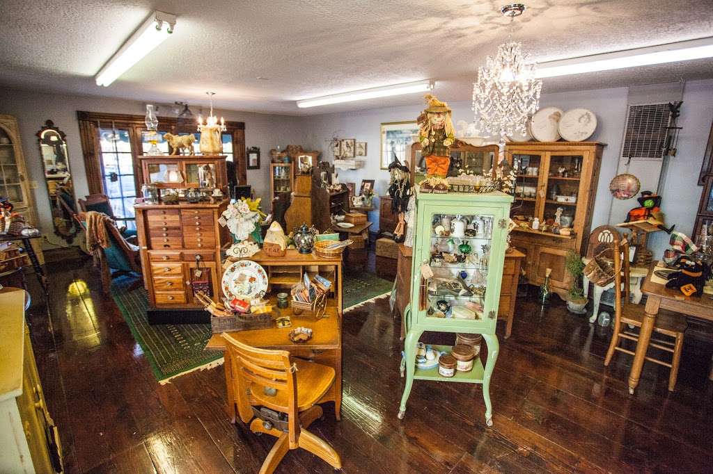 As Time Goes By Antiques | 125 W Broadway St, Peculiar, MO 64078 | Phone: (816) 779-3322