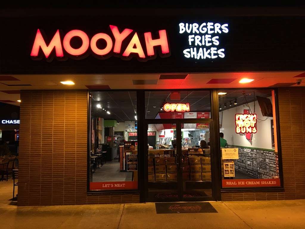 MOOYAH Burgers, Fries & Shakes | 216 Old Tappan Rd #1c, Old Tappan, NJ 07675, USA | Phone: (201) 497-8070