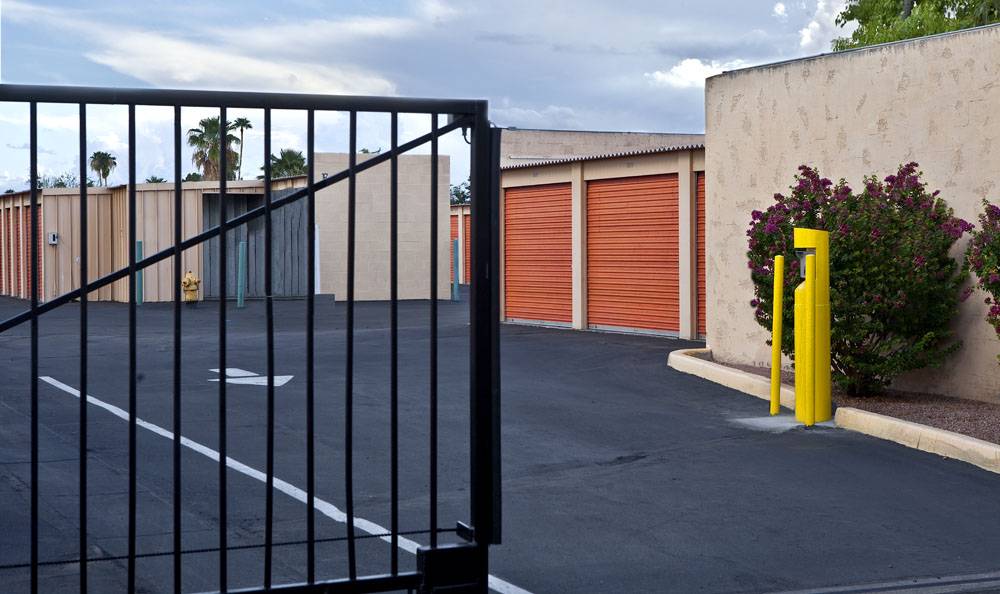 Arrow Self Storage | 1055 W Guadalupe Rd, Mesa, AZ 85210, USA | Phone: (480) 630-3192