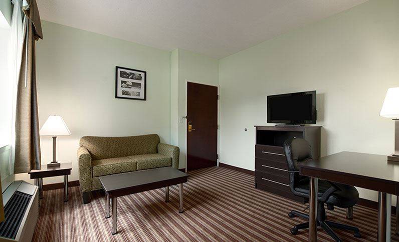 Days Inn & Suites by Wyndham Dallas | 2334 W Northwest Hwy, Dallas, TX 75220, USA | Phone: (469) 249-9409