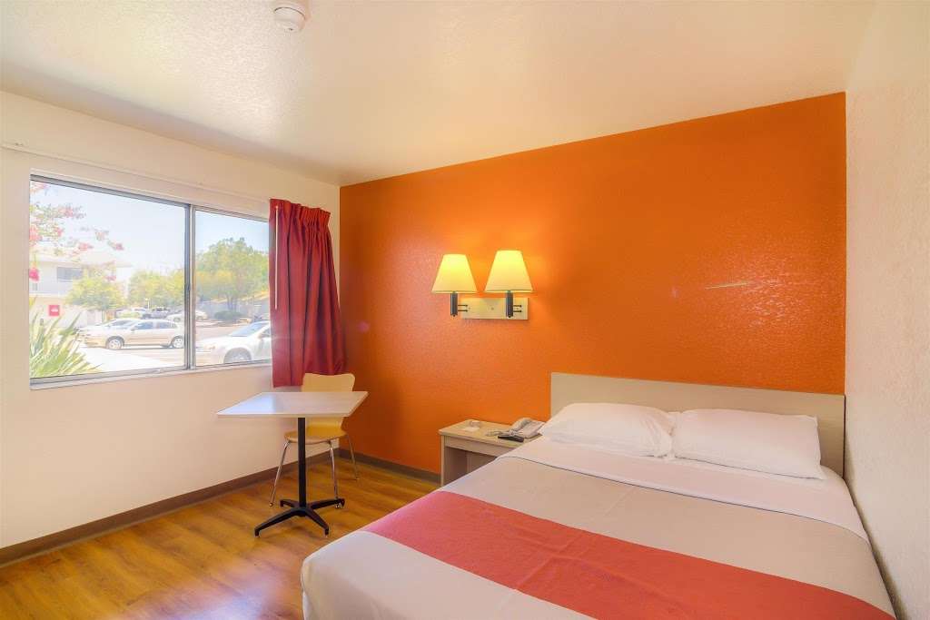 Motel 6 Los Angeles - Sylmar | 12775 Encinitas Ave, Sylmar, CA 91342 | Phone: (818) 362-9491