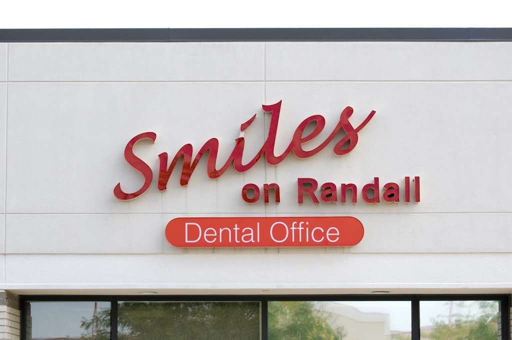 Smiles on Randall | 2158 Randall Rd, Carpentersville, IL 60110, USA | Phone: (847) 426-9430