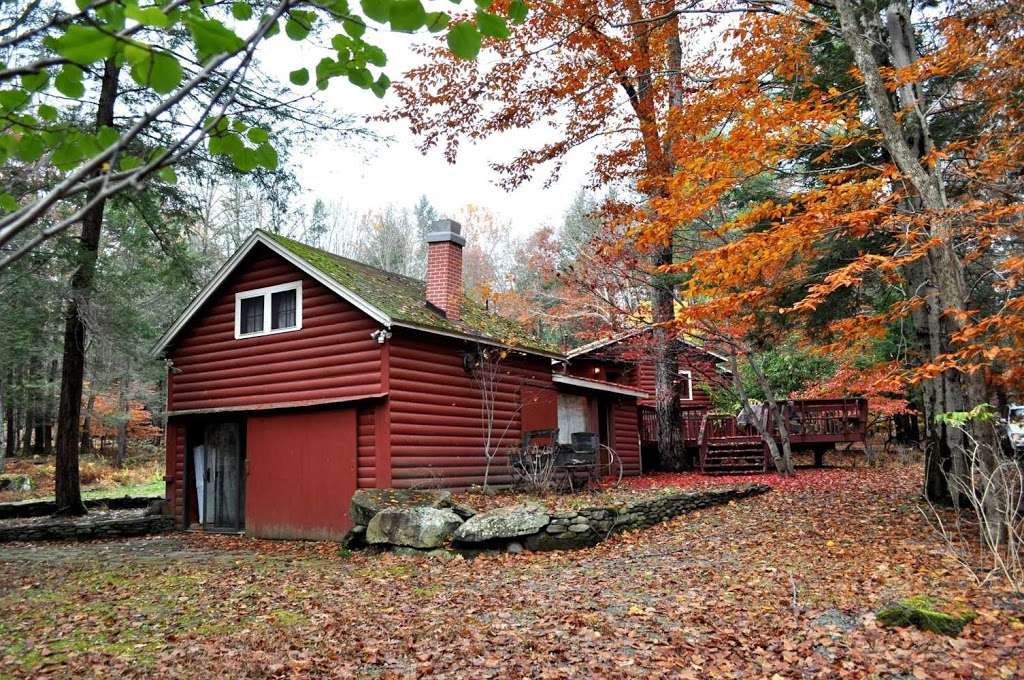 Three Bridges Cottage | 140 Westcolang Rd, Lackawaxen, PA 18435, USA | Phone: (570) 949-4291