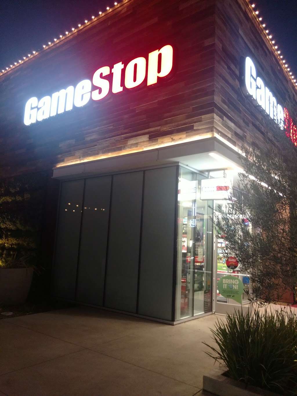 GameStop | 4757 Firestone Blvd, South Gate, CA 90280, USA | Phone: (323) 563-0517