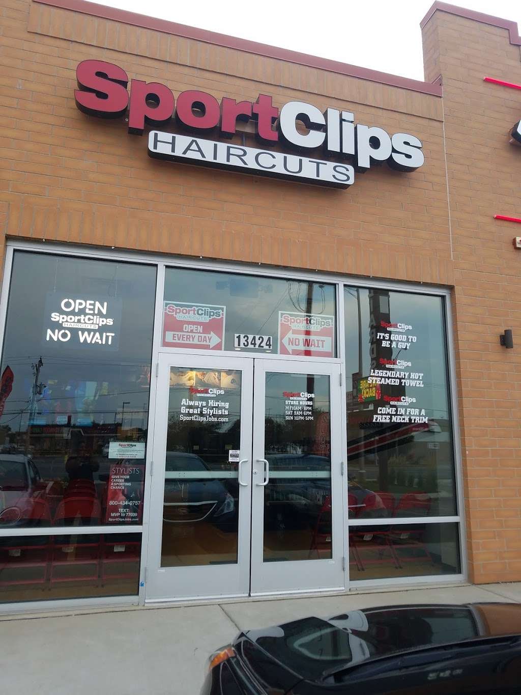 Sport Clips Haircuts of Crestwood | 13424 S Cicero Ave, Crestwood, IL 60445, USA | Phone: (708) 631-3000