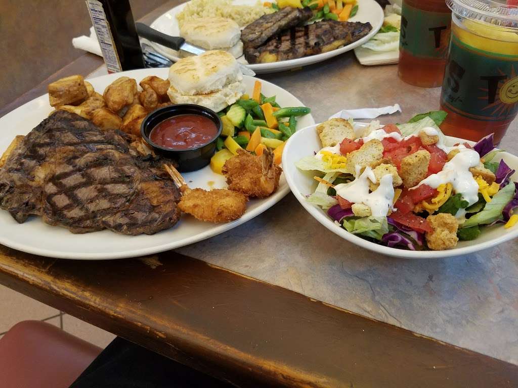 Toms Burgers 21 | 14084 Amargosa Rd, Victorville, CA 92392, USA | Phone: (760) 241-7770
