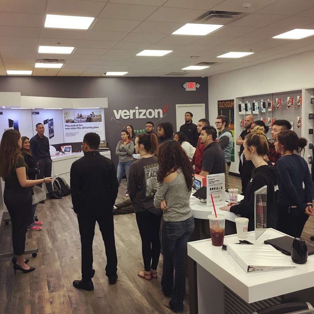 Verizon Authorized Retailer - Express Store | 8040 Woodbridge Pkwy Suite 100, Sachse, TX 75048, USA | Phone: (972) 442-0412