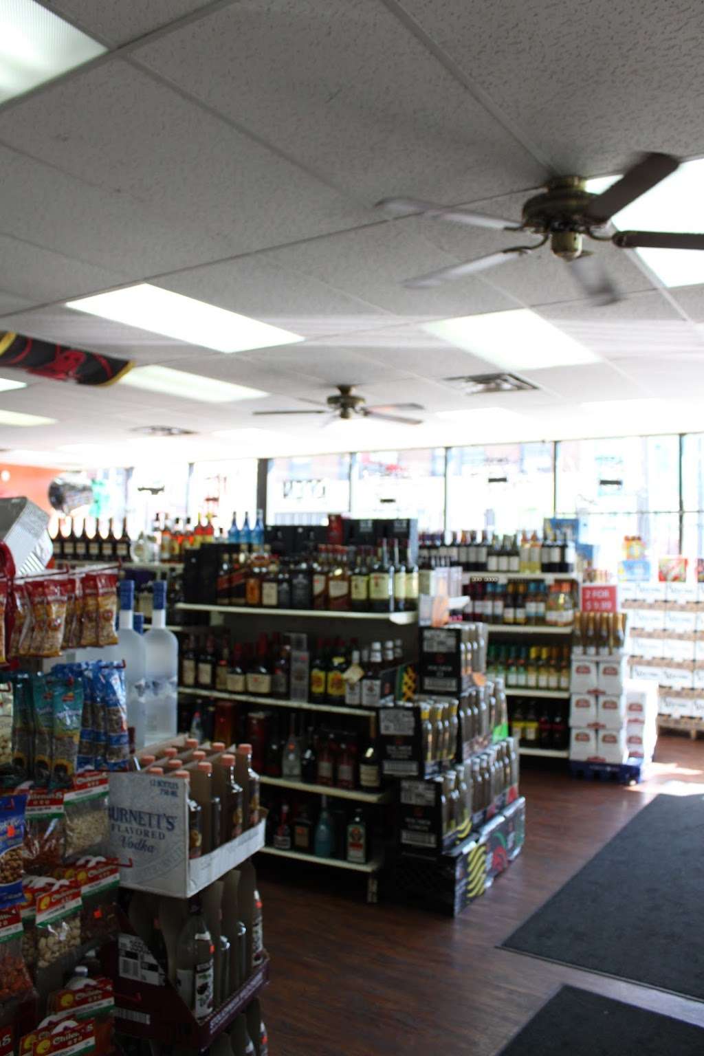 Food & Liquor Express Inc | 2752 W Lawrence Ave #1, Chicago, IL 60625, USA | Phone: (773) 334-0225