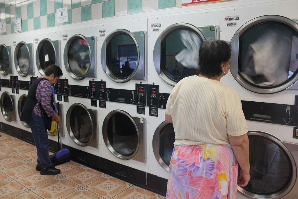 Crazy Bubbles Laundromat | 5141 S Archer Ave, Chicago, IL 60632, USA | Phone: (773) 498-3366