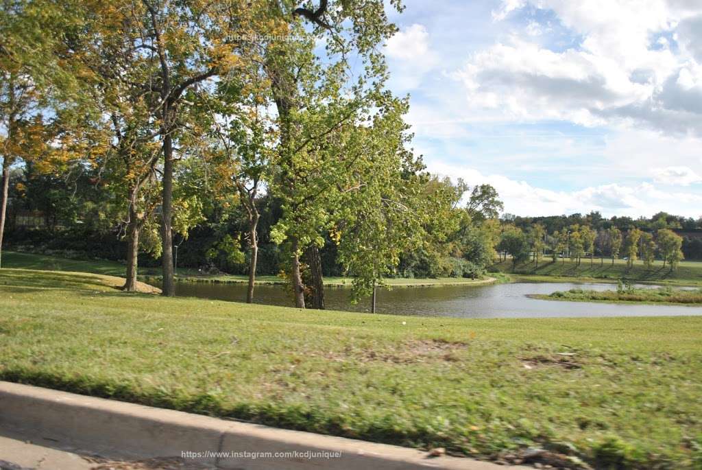 Brush Creek Greenway Park | 4084-4200 Blue Pkwy, Kansas City, MO 64130