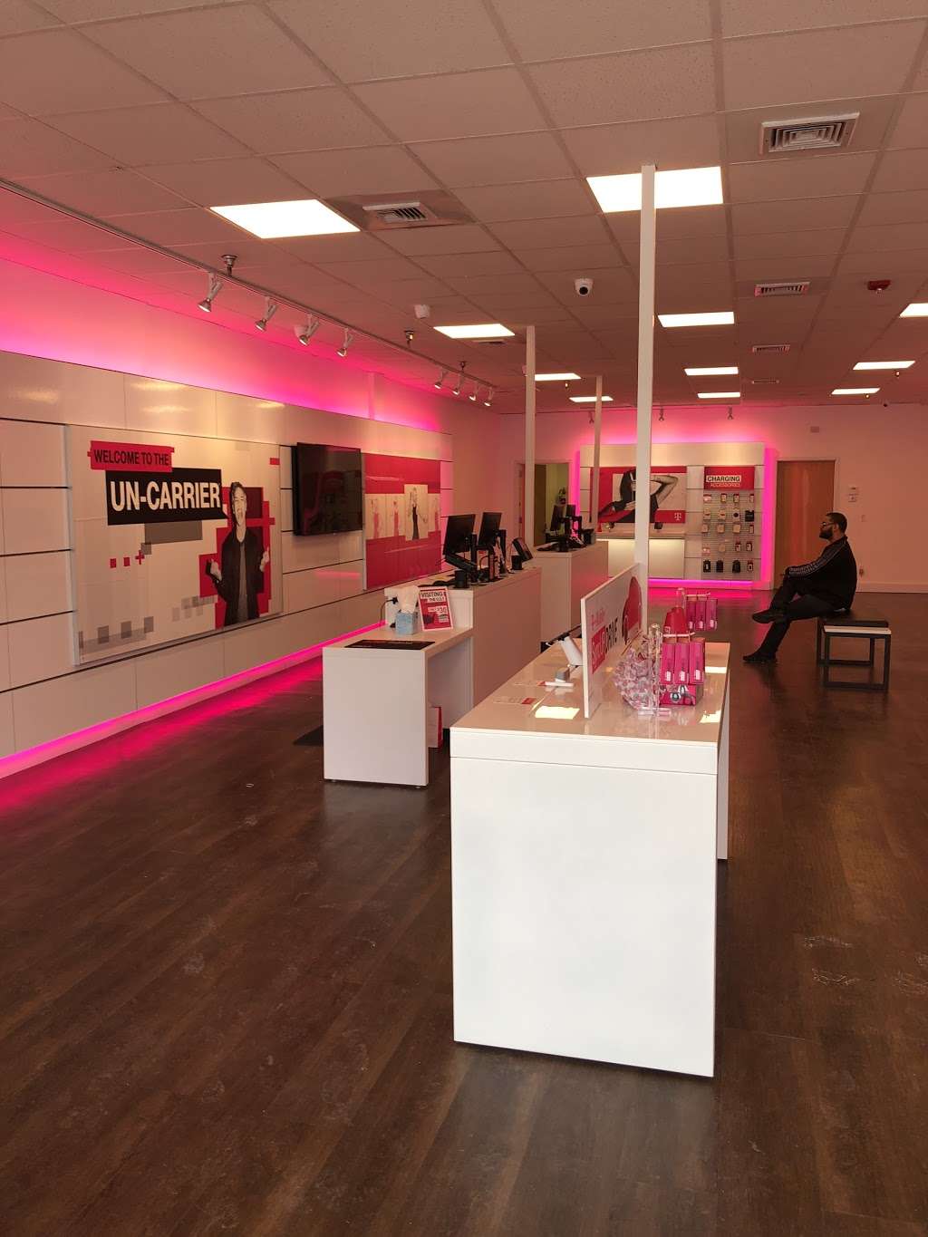 T-Mobile | 445 Old Hook Rd space 7, Emerson, NJ 07630, USA | Phone: (201) 523-9513